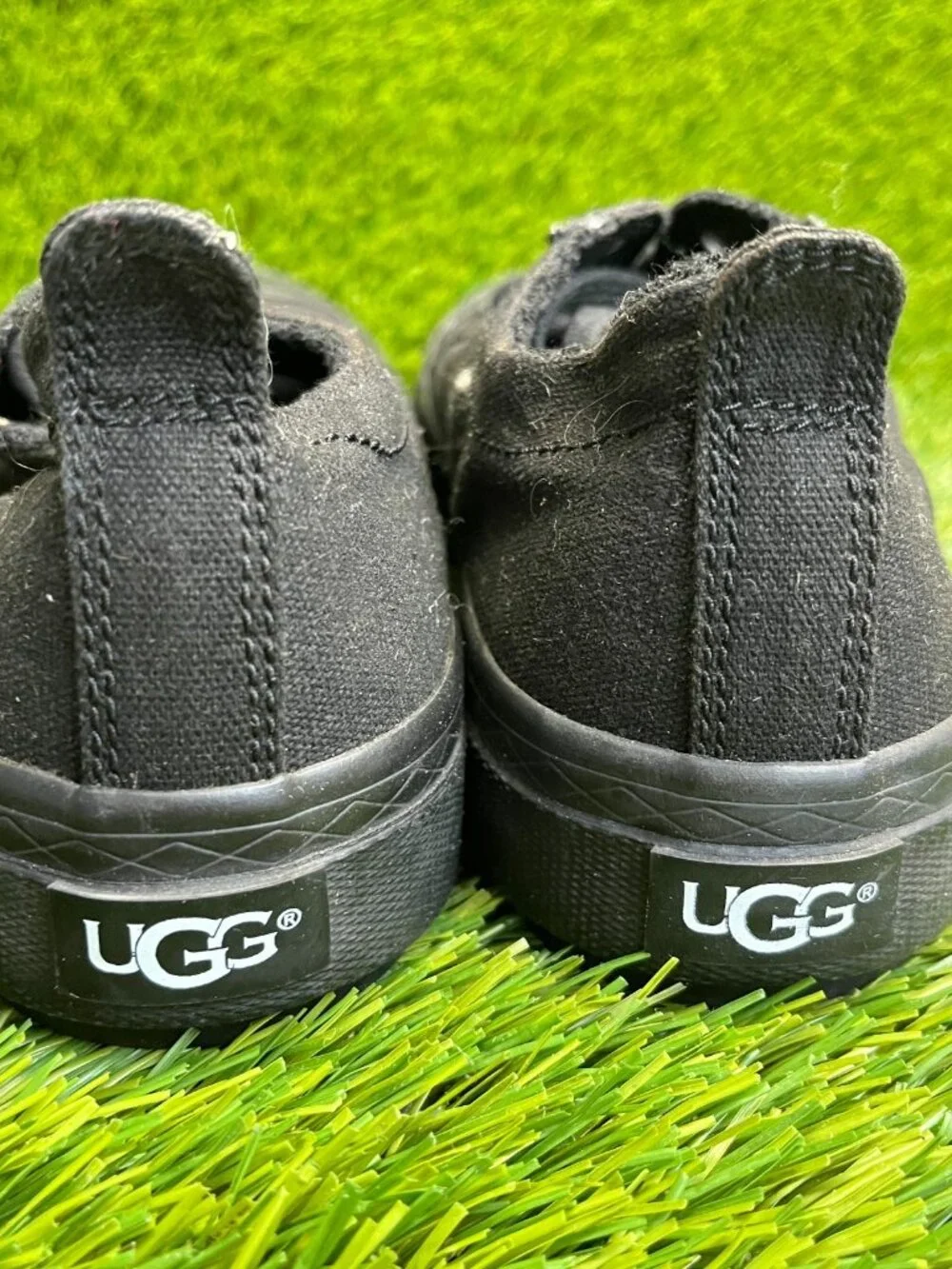 UGG‎ Aries Womens Size 7 Black Athletic Walking Canvas Lace Up Shoes Sneakers